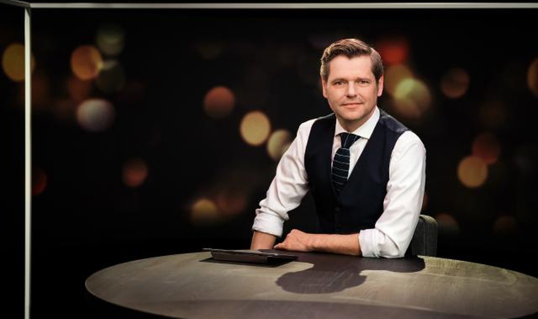 Porträtbild Urs Gredig im TV-Studio