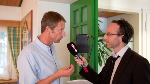 Bild von Fotogalerie "Doppelpunkt Forum" - Mit dem Radio am Stammtisch